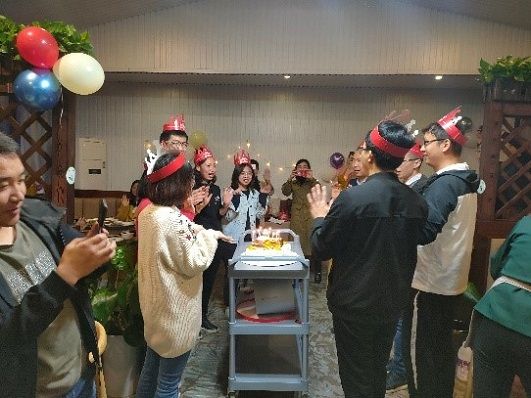 “與國同慶，逐夢朝陽” ——生物技術(shù)研究院員工生日會